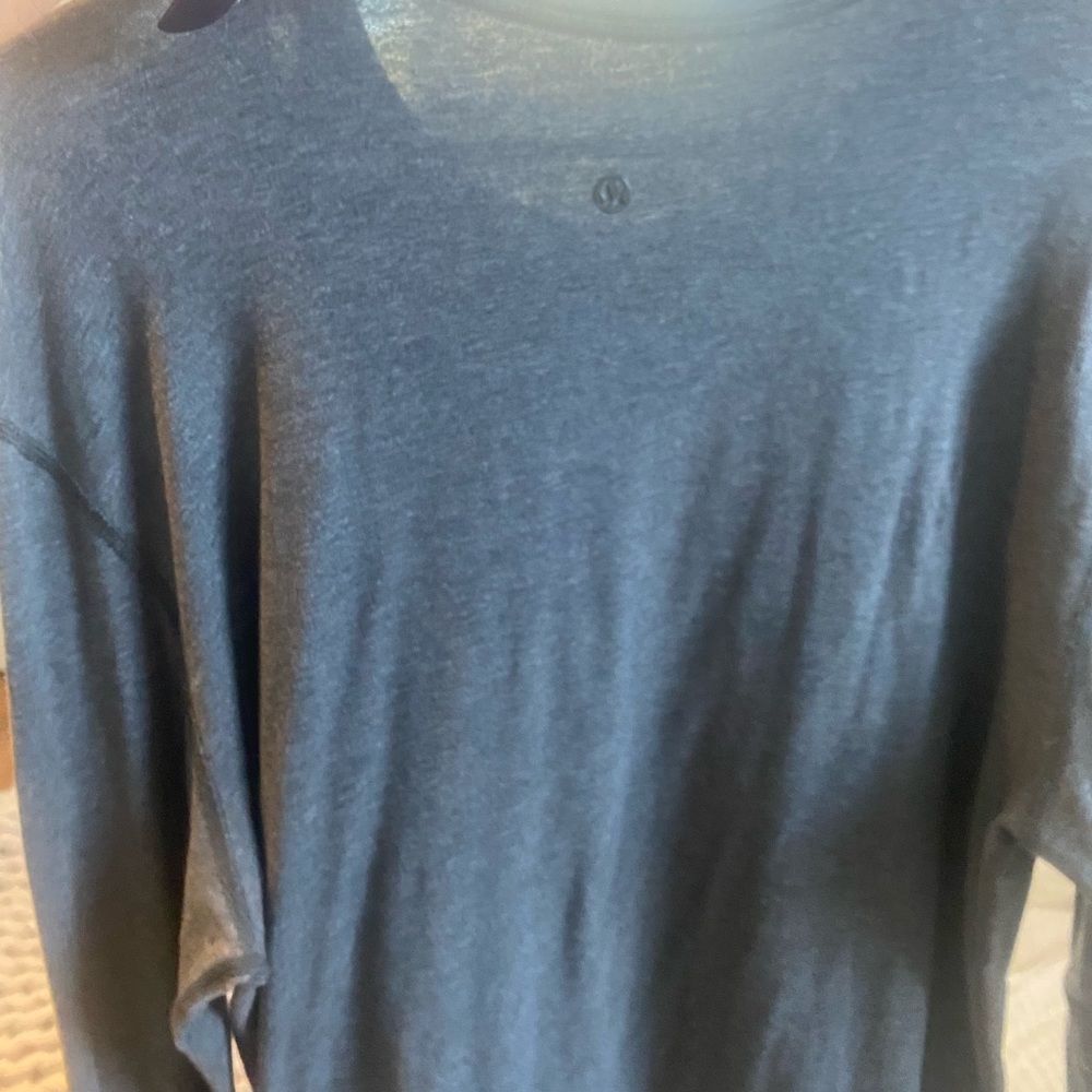 Lululemon long sleeve charcoal shirt 5 year